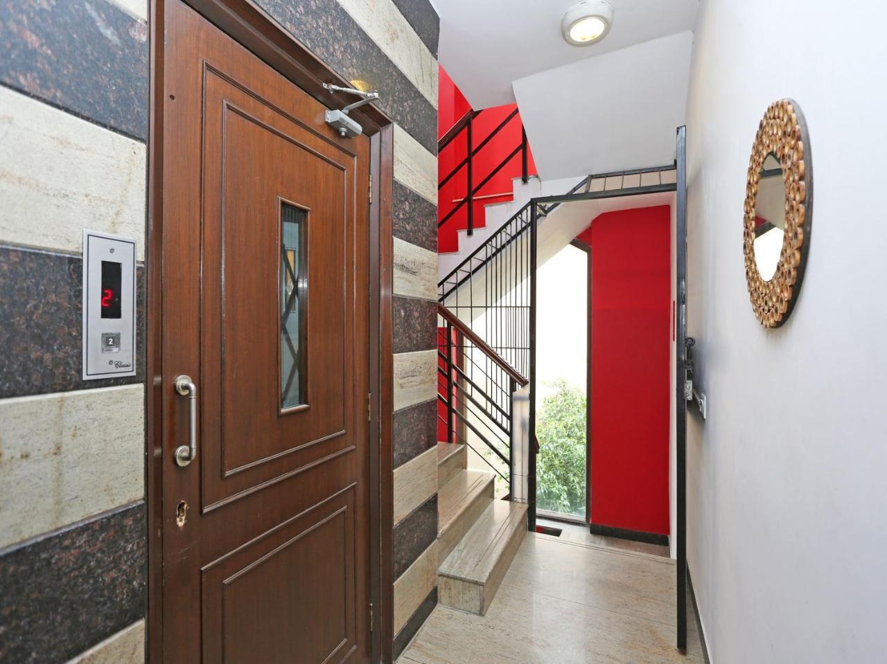 Hotel Oyo 5265 Hauz Khas Metro 2*