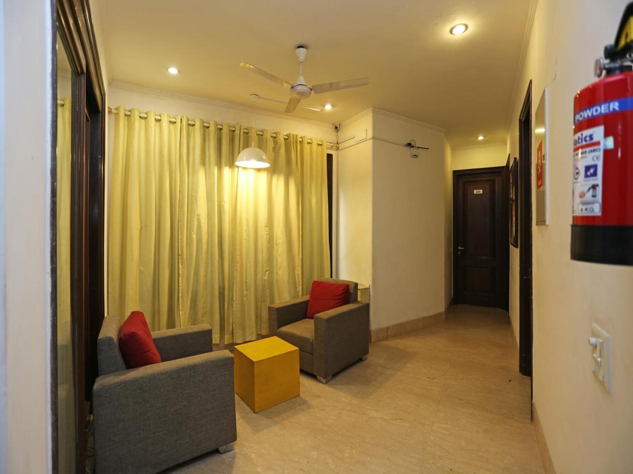 Oyo 5265 Hauz Khas Metro Hotel 2*