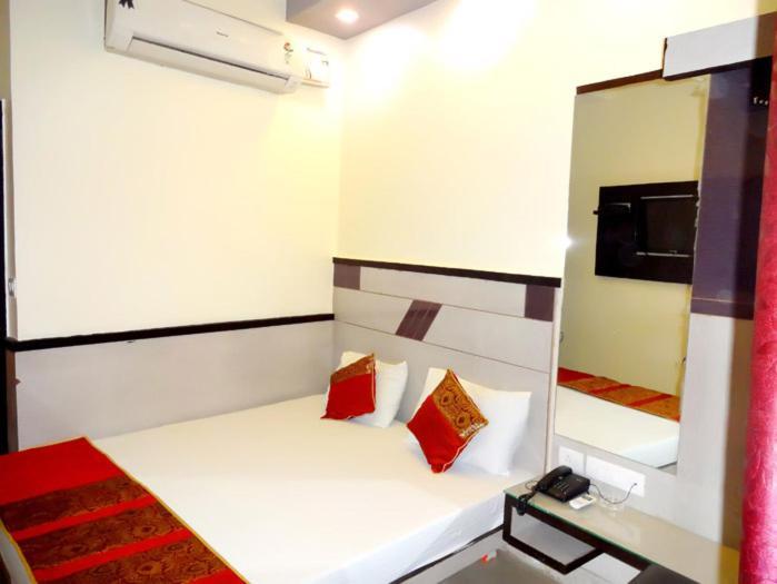 Hotel Hare Krishna Main Bazar 3*