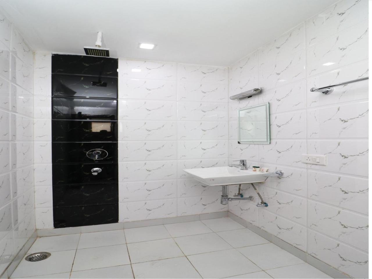 Oyo 14723 Diamond Deluxe 3*