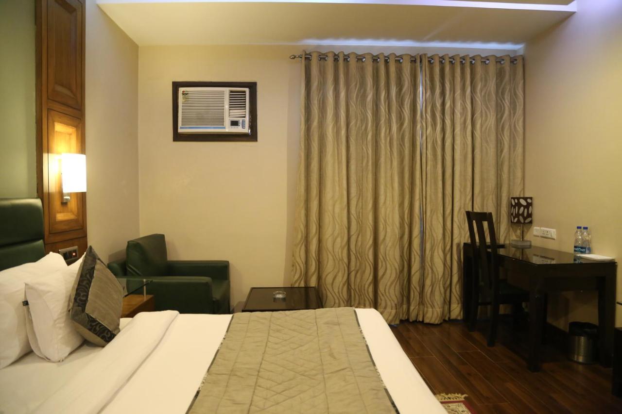Hotel Deer Parkk 3*