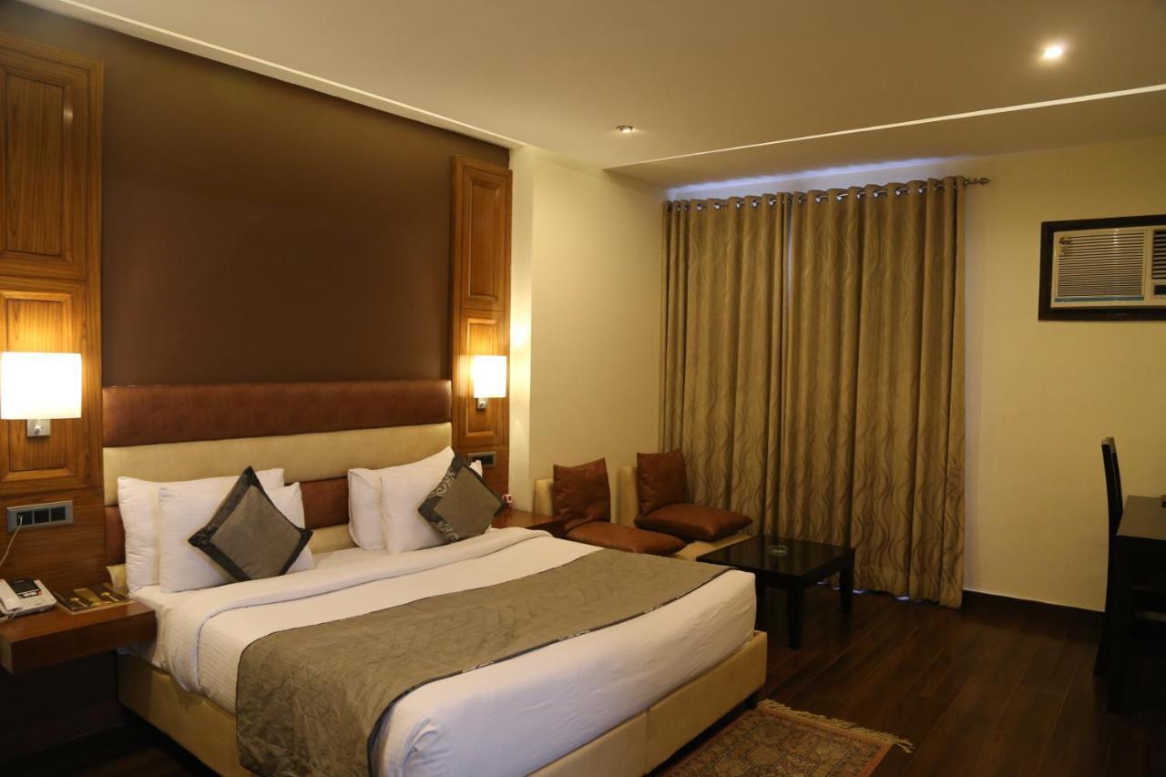 Hotel Deer Parkk 3*