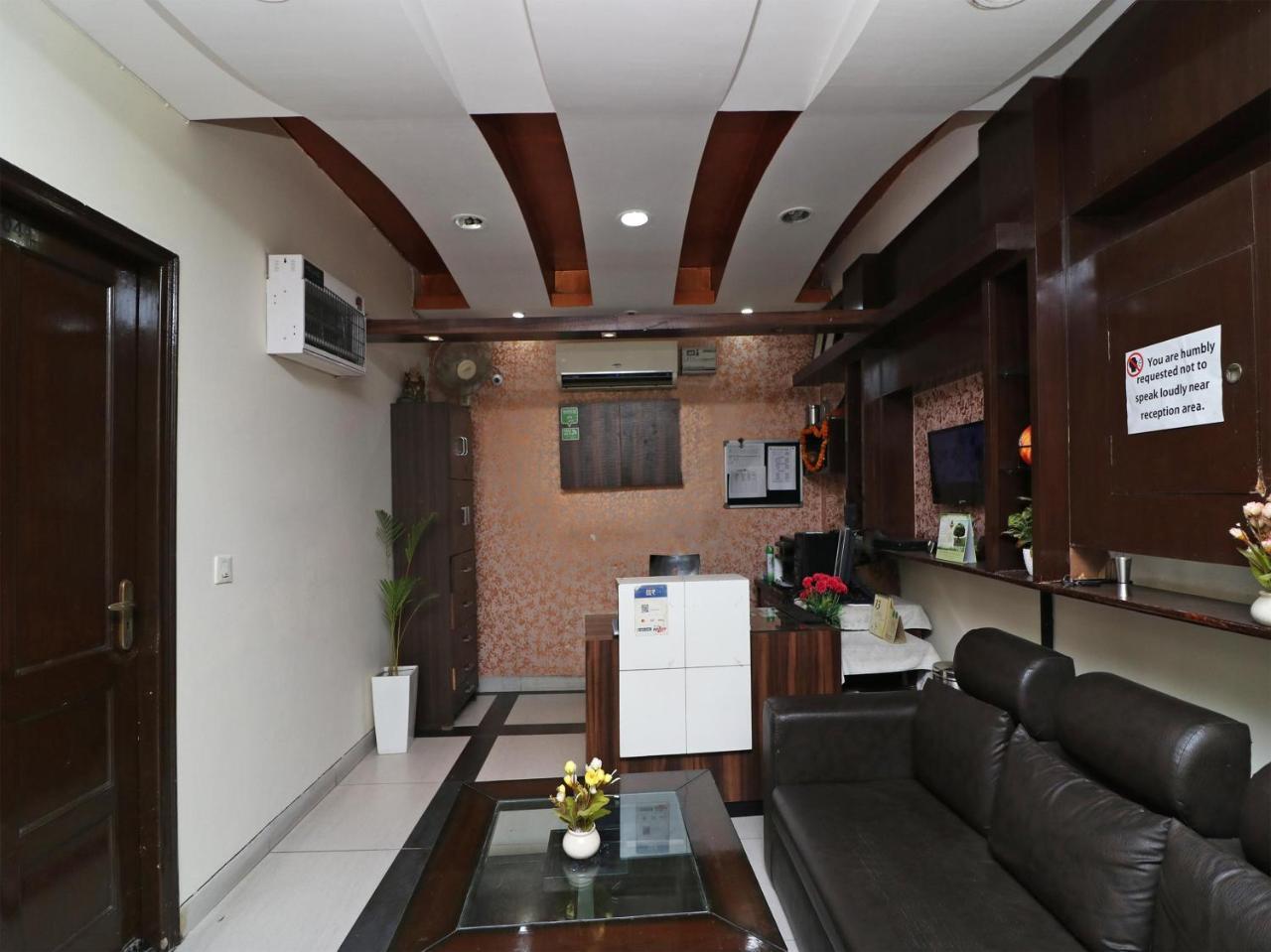 Vaccinated Staff- Oyo 3863 Iris Hotel 3*