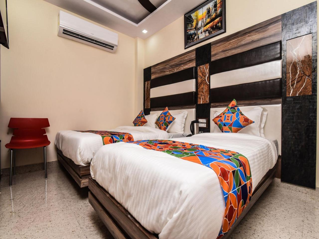 Dollar Hotel