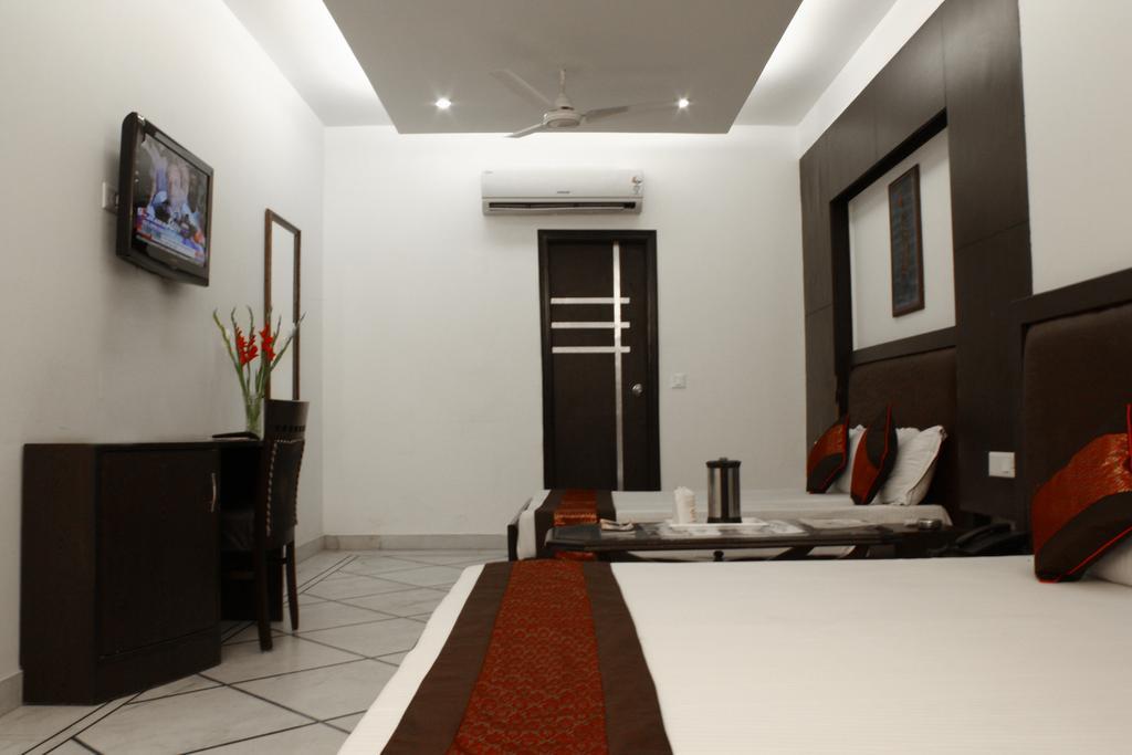 Hotel Apra Inn
