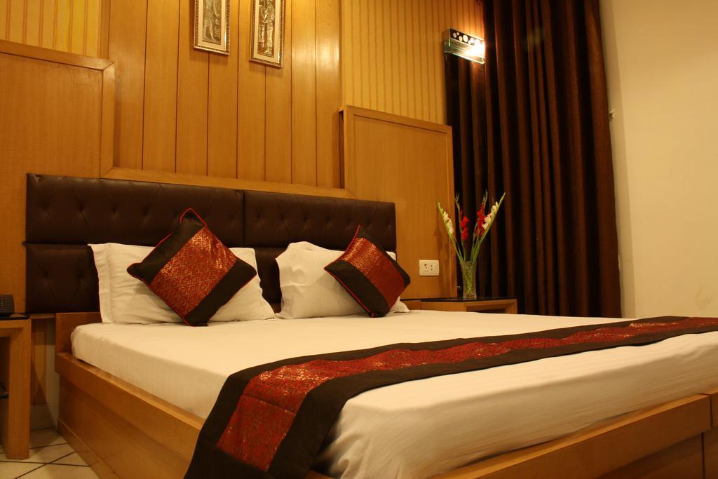 Hotel Apra Inn
