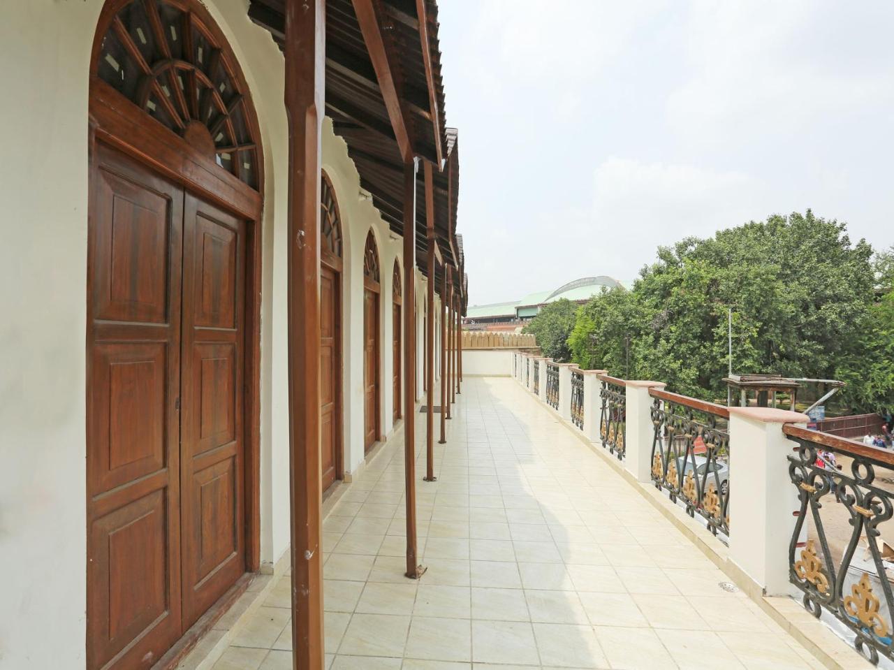 Hotel Oyo 738 Castle 3*