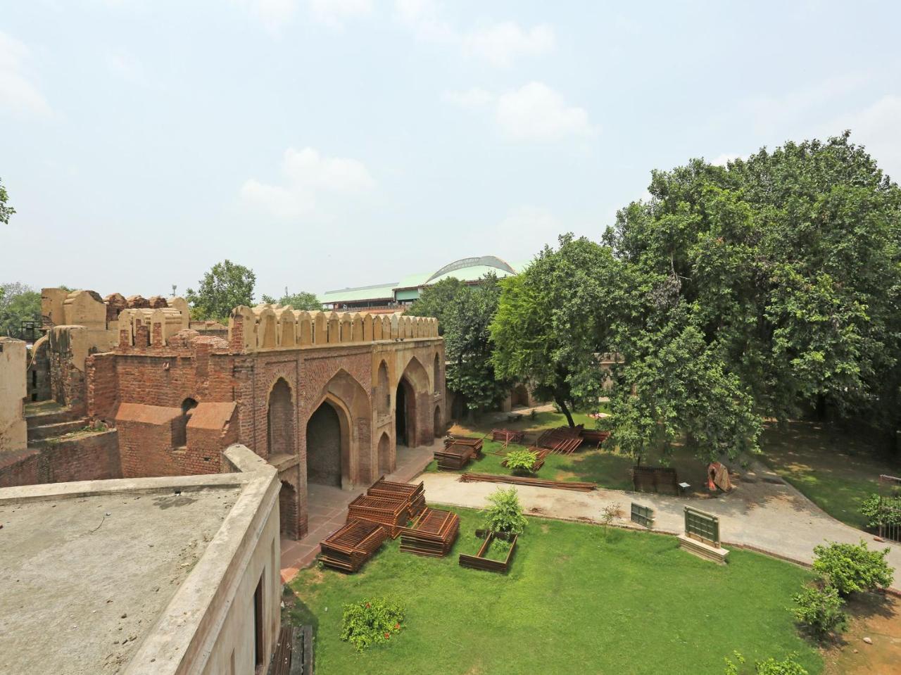 Oyo 738 Castle Hotel Delhi (National Capital Territory of India)