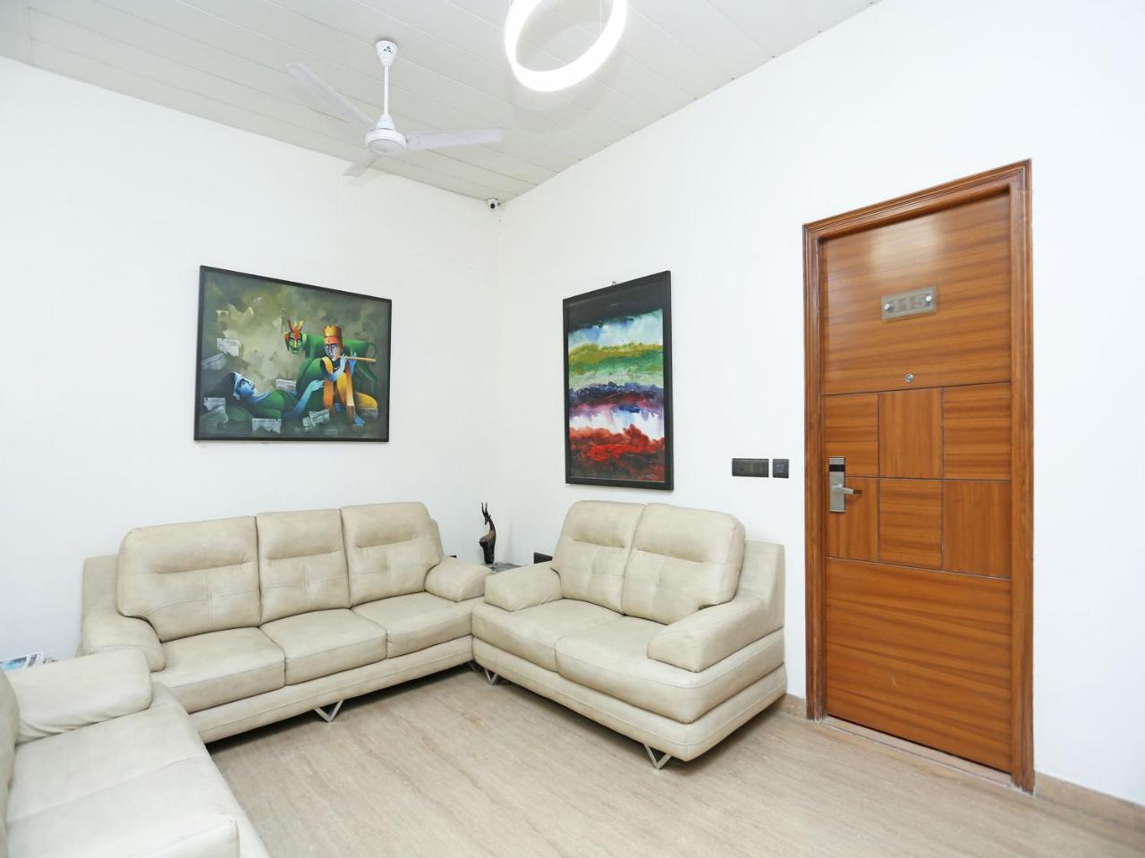 Oyo 738 Castle Hotel Delhi (National Capital Territory of India)