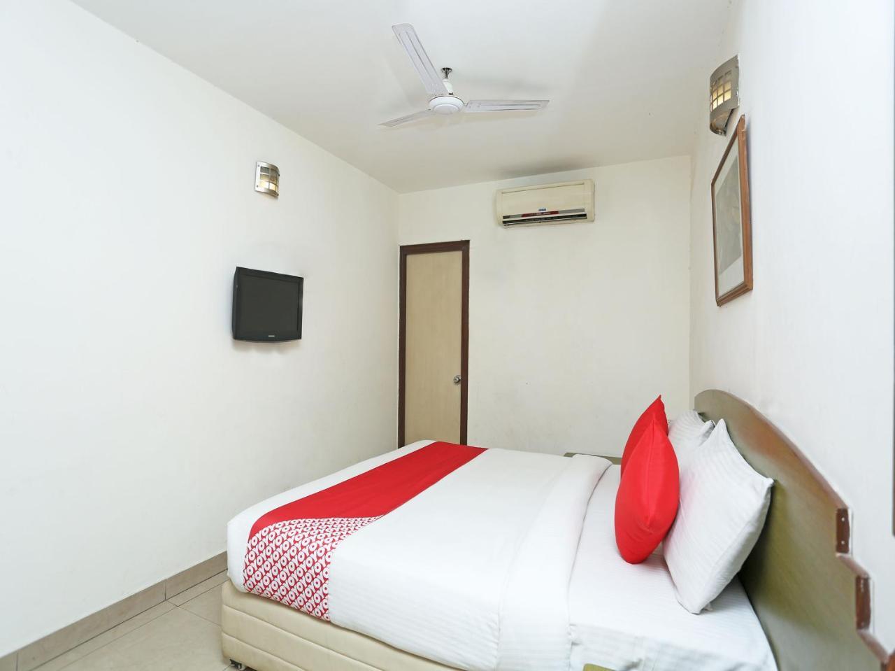 Hotel Oyo 738 Castle Delhi (National Capital Territory of India)