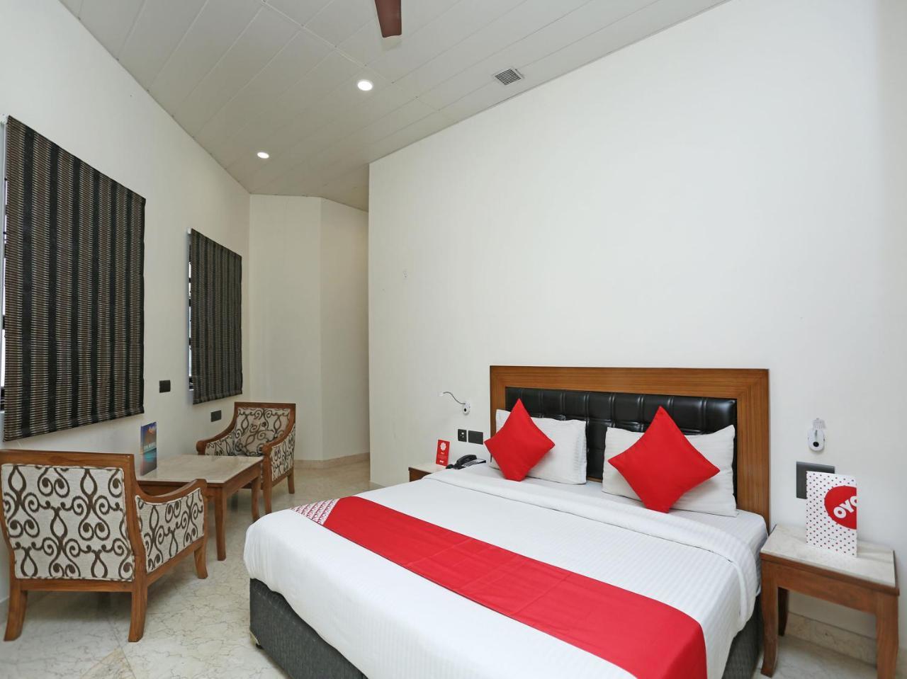 Oyo 738 Castle Hotel