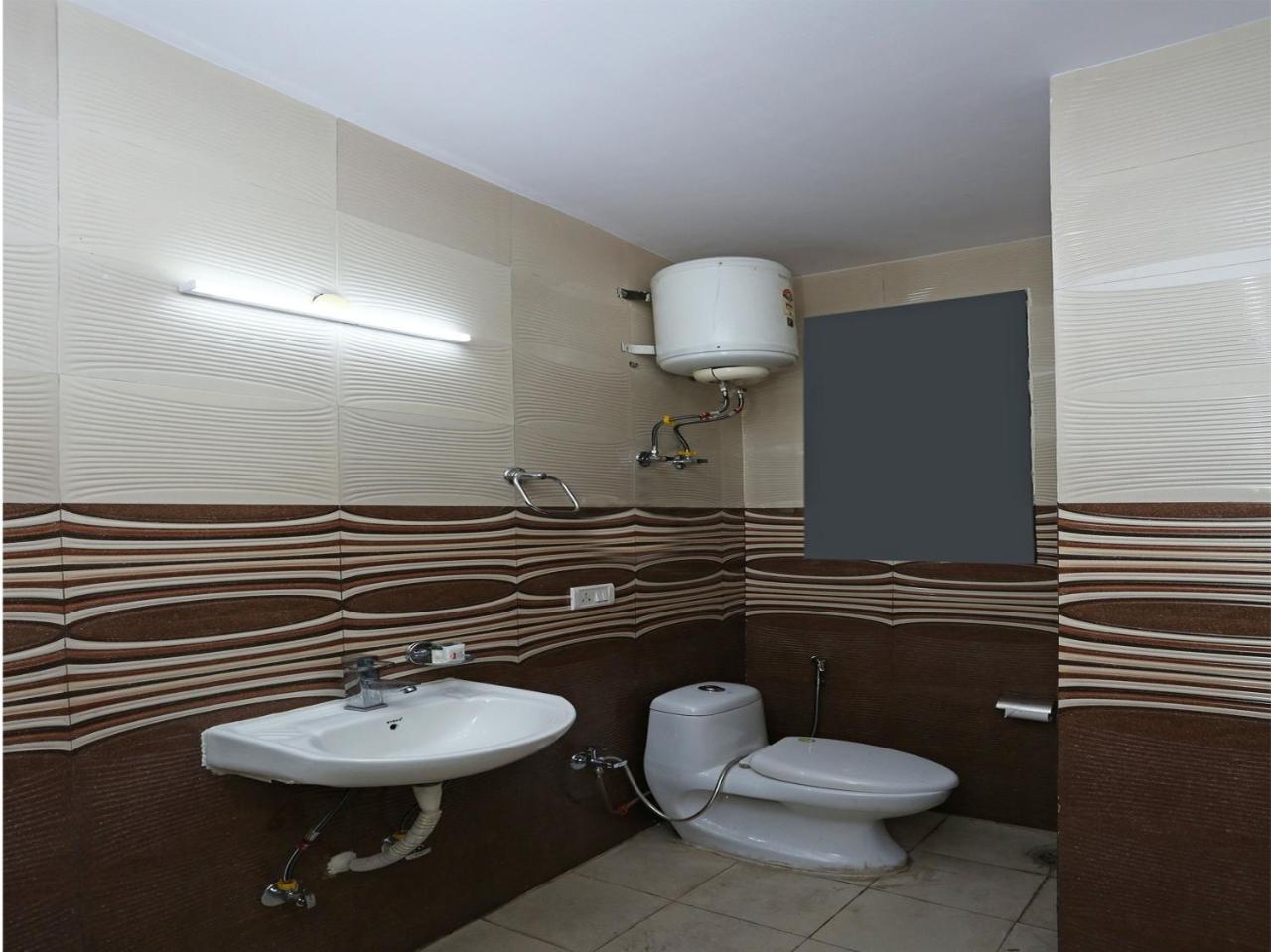 Oyo 472 Sareen 3* New Delhi