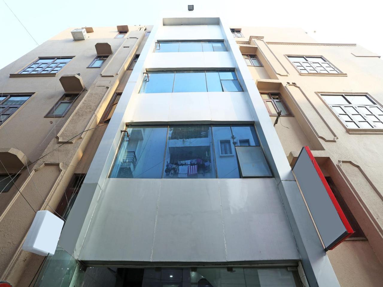 Oyo 472 Sareen Hotel