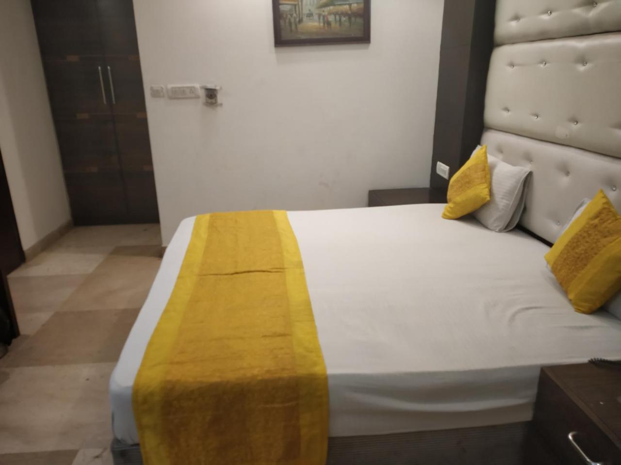 City Heights Hotel New Delhi