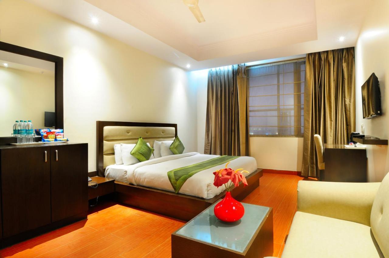 Aura @airport Hotel 3*