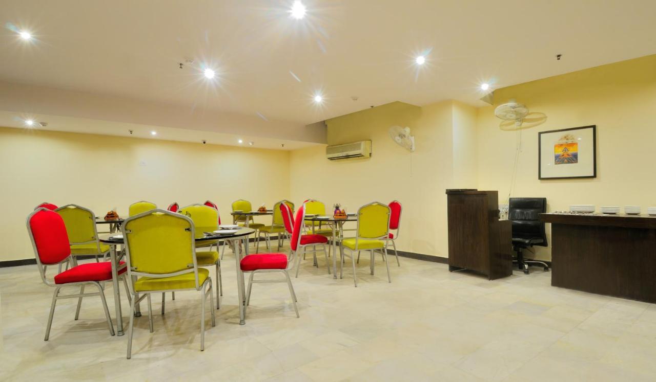 Hotel Aura @airport 3*