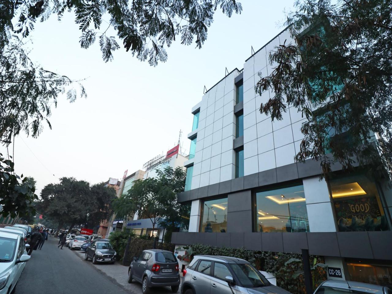 Hotel The Orion Plaza - Nehru Place 4*
