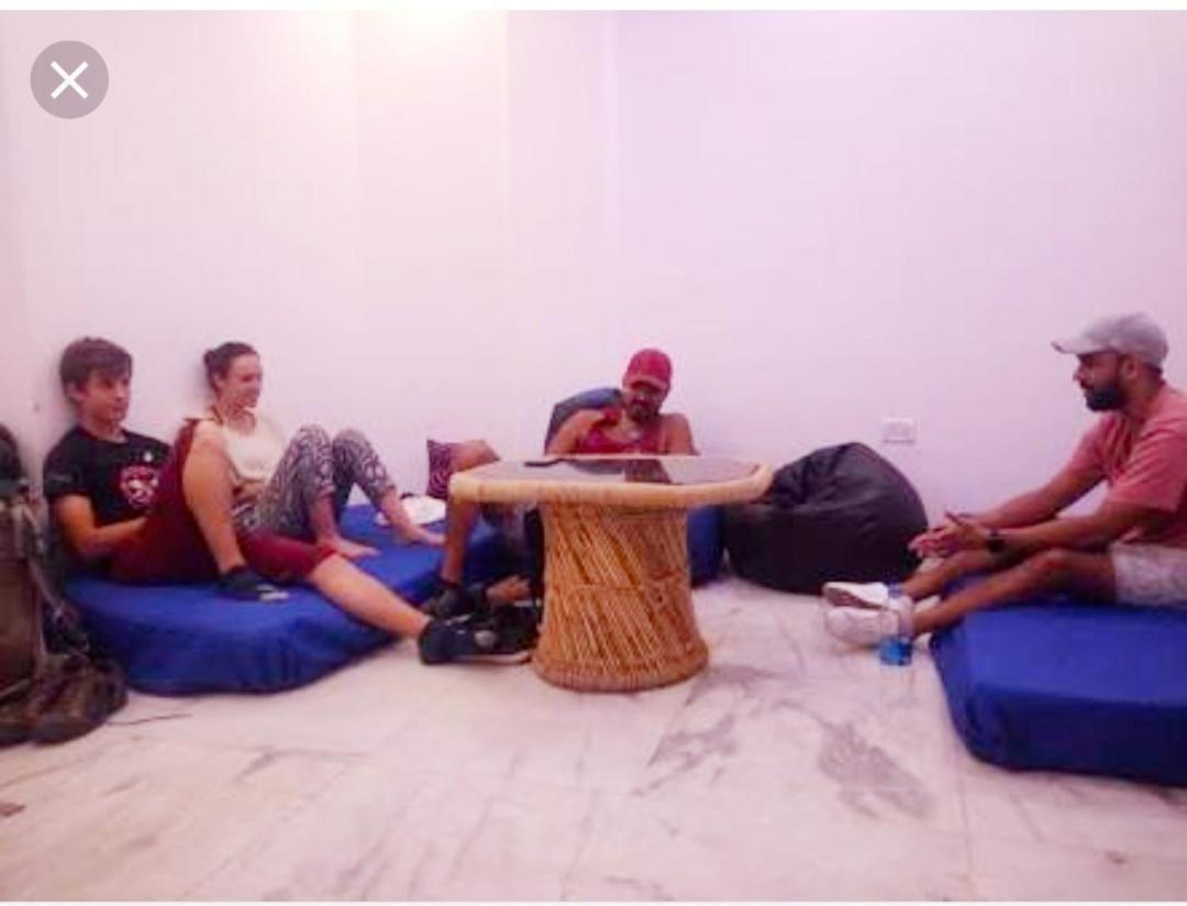 Hostel Travellers Paradise *