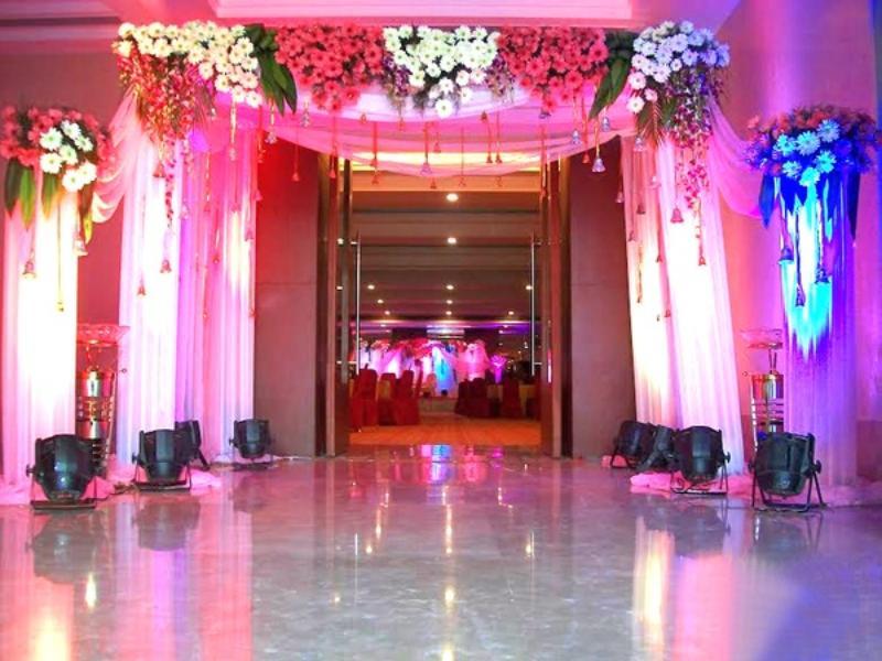 Ramada By Wyndham New Pitampura Hotel