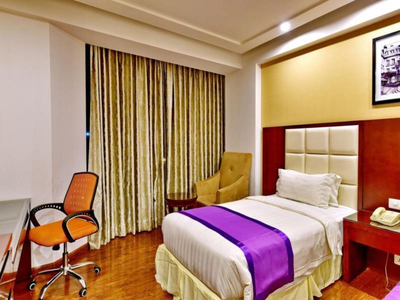 Ramada By Wyndham New Pitampura Hotel 4*