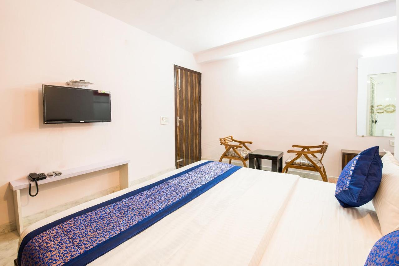 Oyo Manan Residency Near M2k Cinemas Rohini Hotel