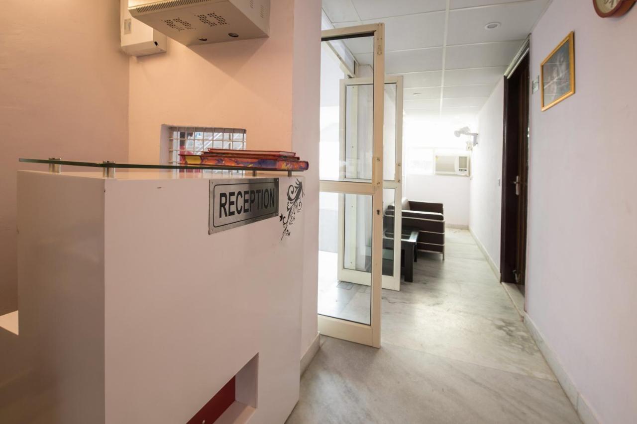 Hotel Oyo Manan Residency Near M2k Cinemas Rohini New Delhi