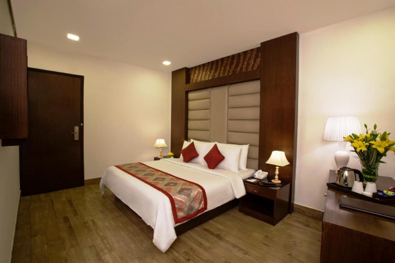 Taurus Sarovar Portico Hotel