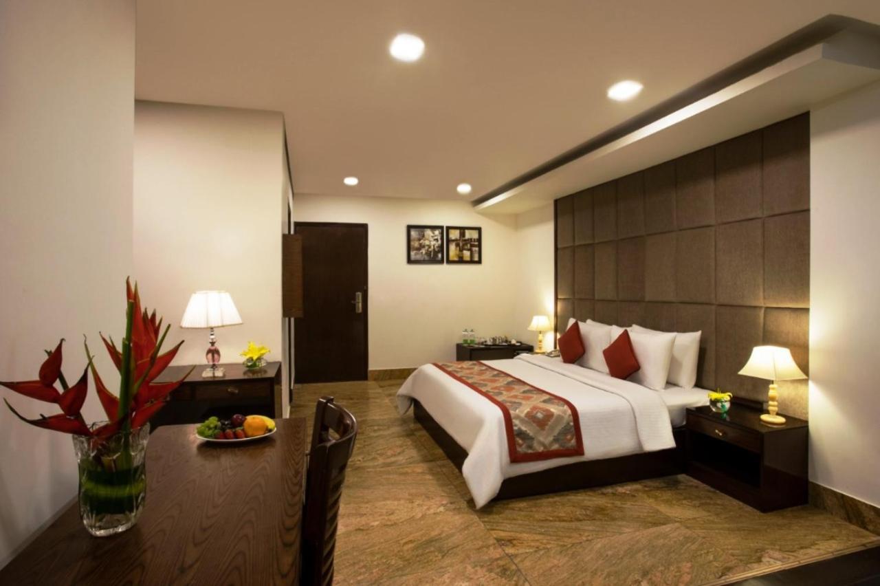Taurus Sarovar Portico Hotel
