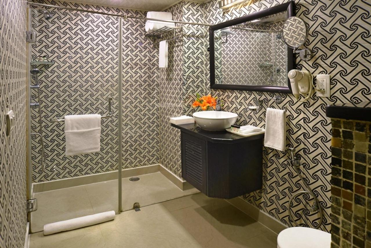 Hotel Taurus Sarovar Portico 4*