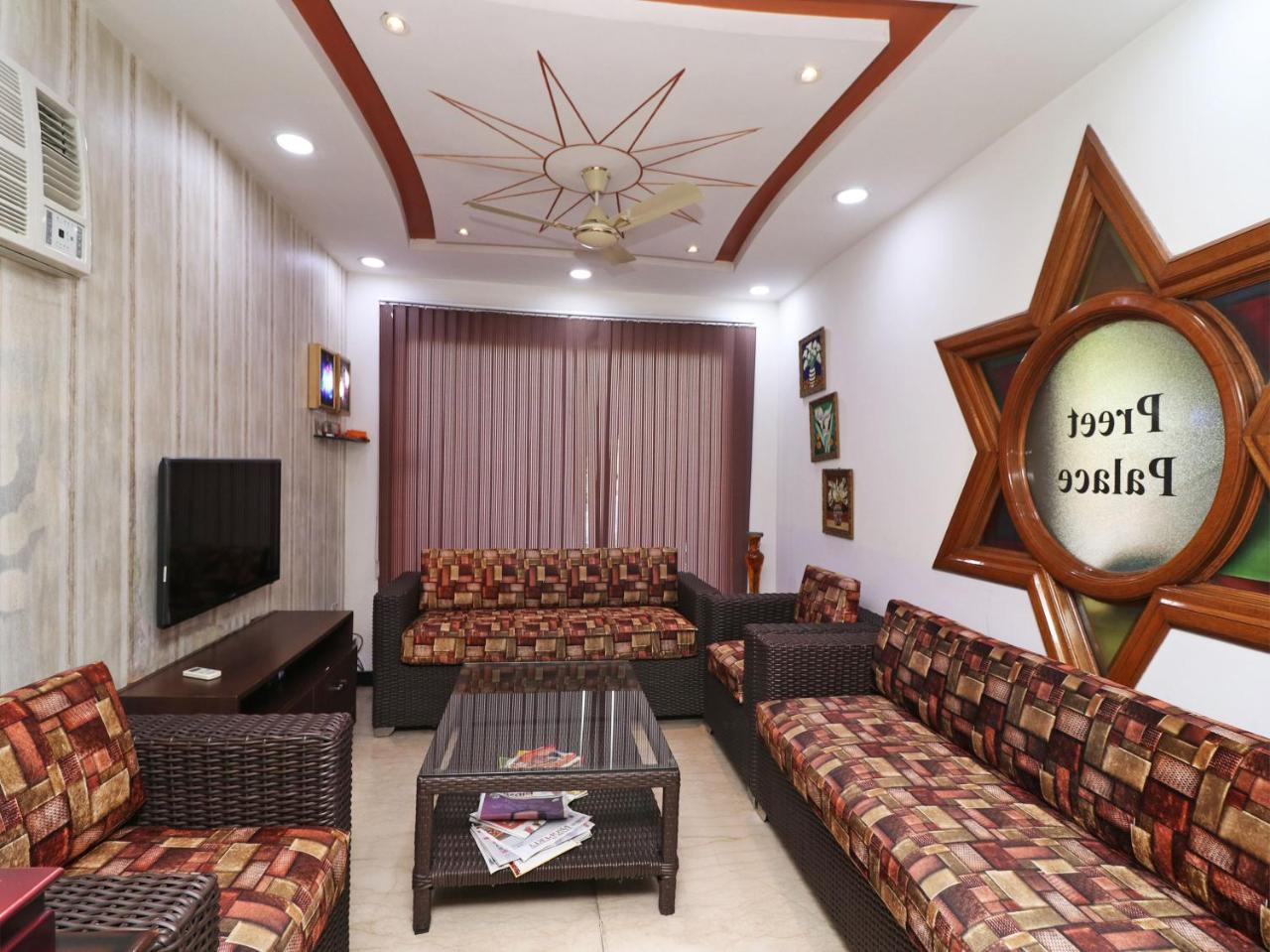 Hotel Oyo 2705 Preet Palace Nova Deli