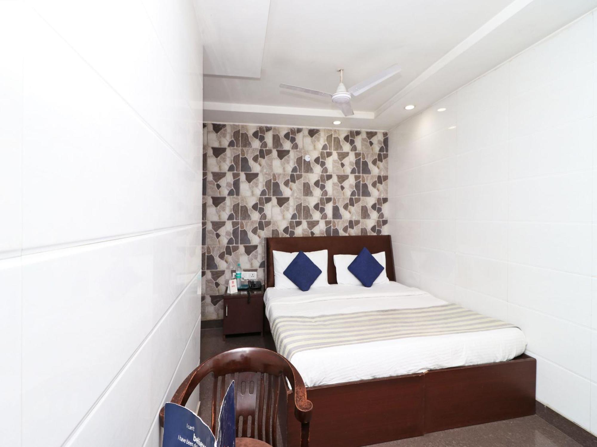 Hotel Oyo 2705 Preet Palace