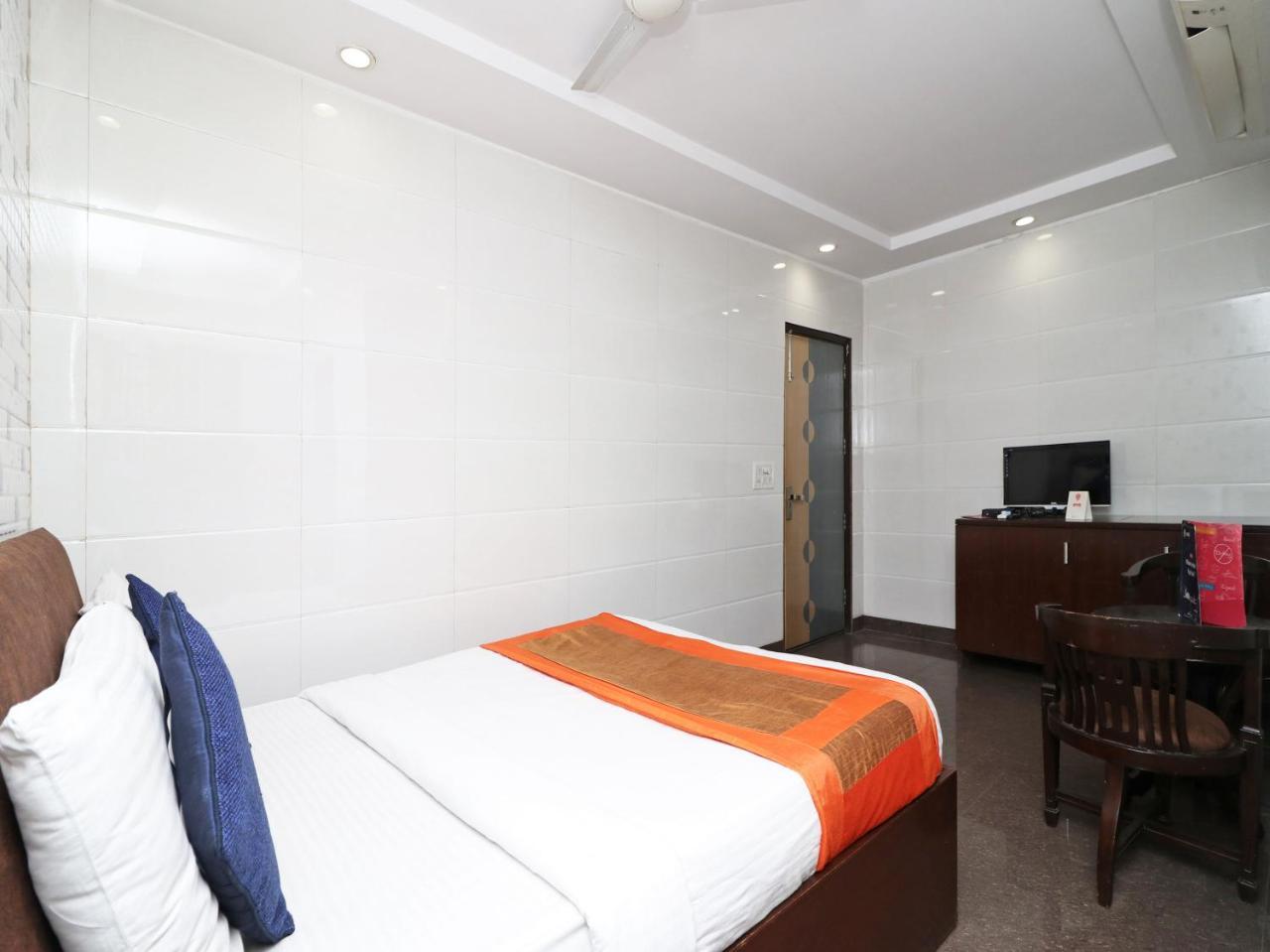 Hotel Oyo 2705 Preet Palace