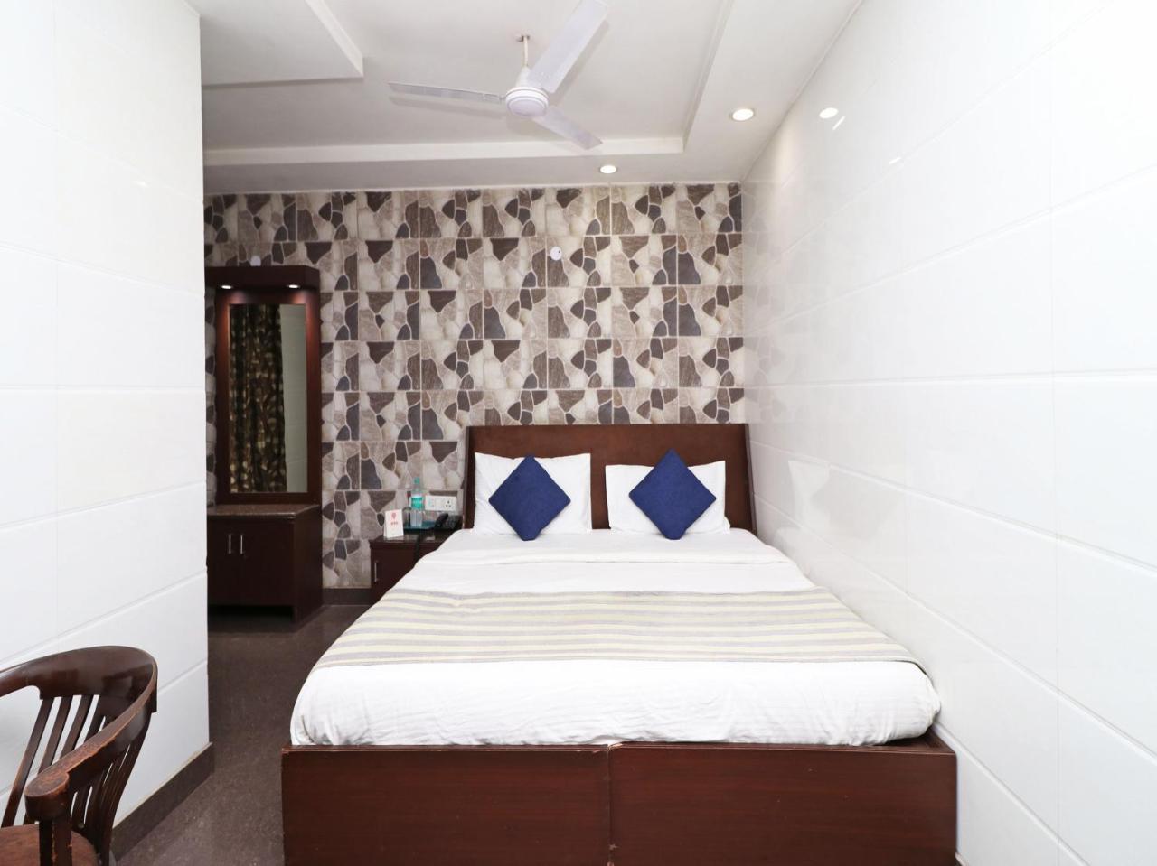 Hotel Oyo 2705 Preet Palace