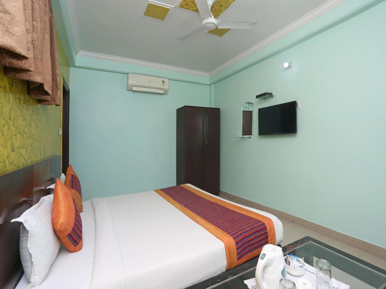 Hotel Oyo 10048 Aditya New Delhi