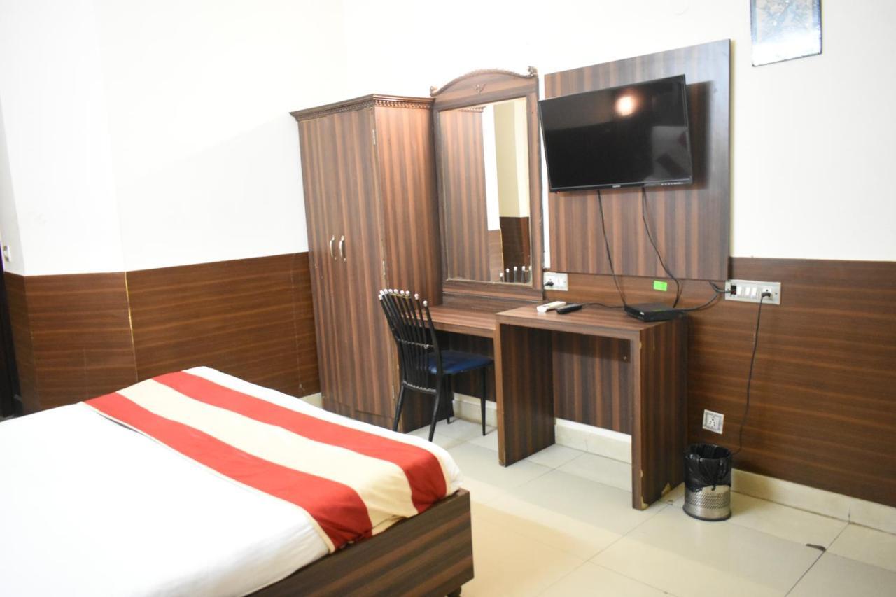 Kashish Plaza - 5 Mins From Metro Station Hotel 3*