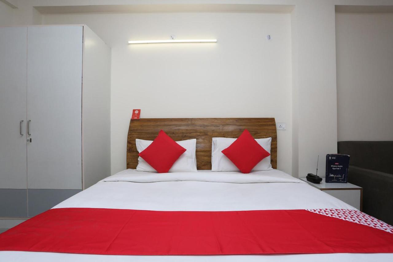 Hotel Oyo 28670 Dev Palace 3*
