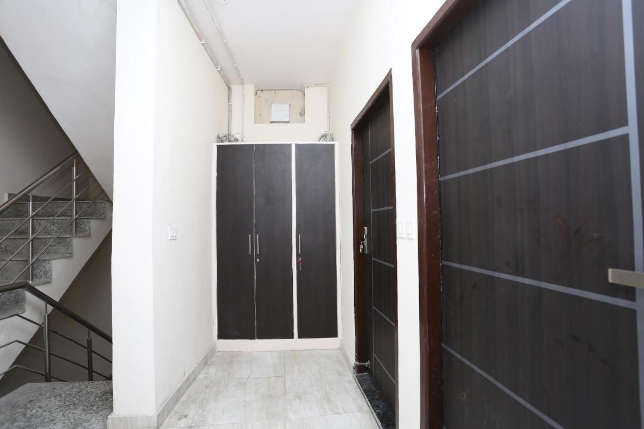 Hotel Oyo 28670 Dev Palace Gurgaon