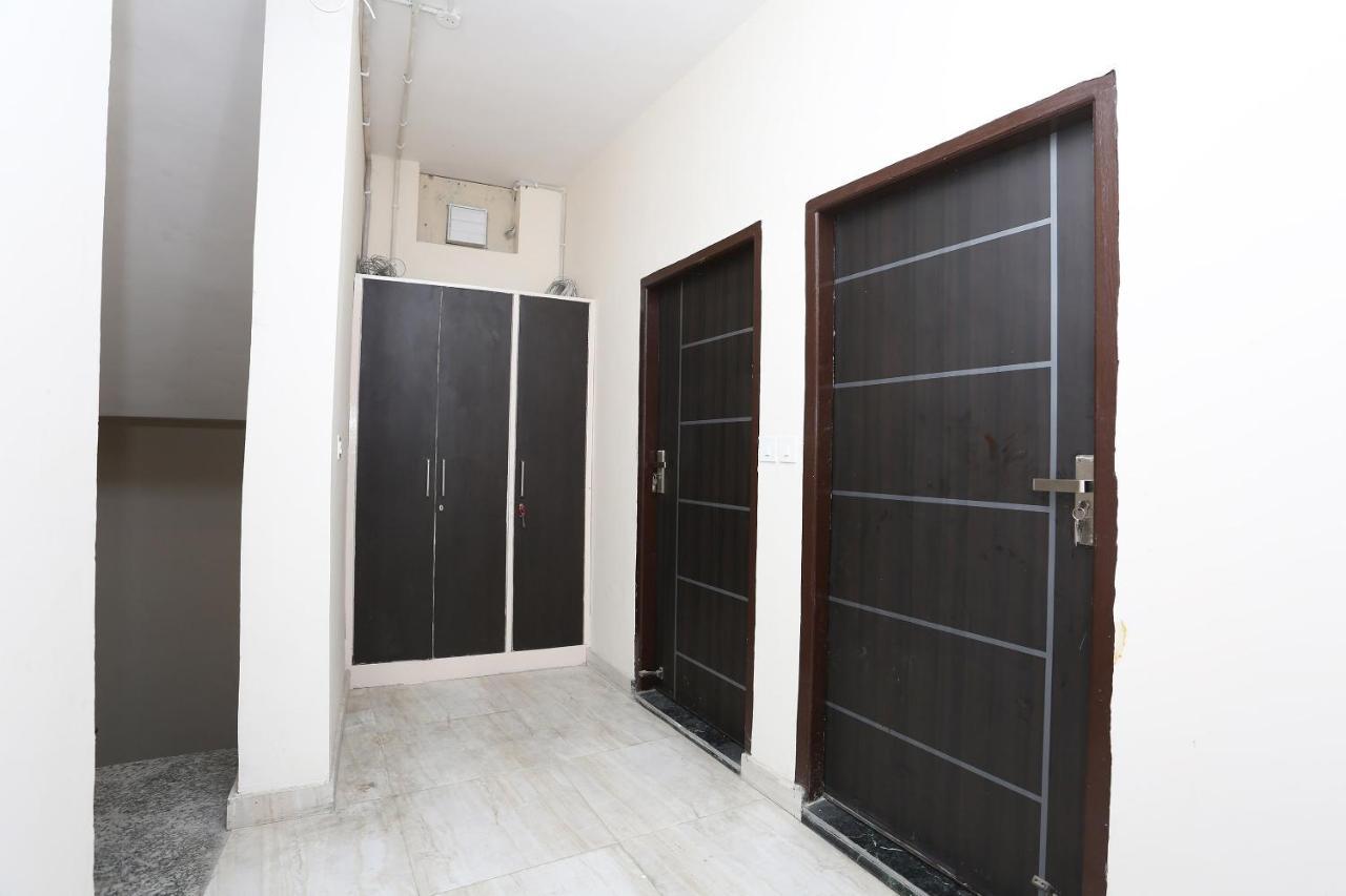 Hotel Oyo 28670 Dev Palace Gurgaon