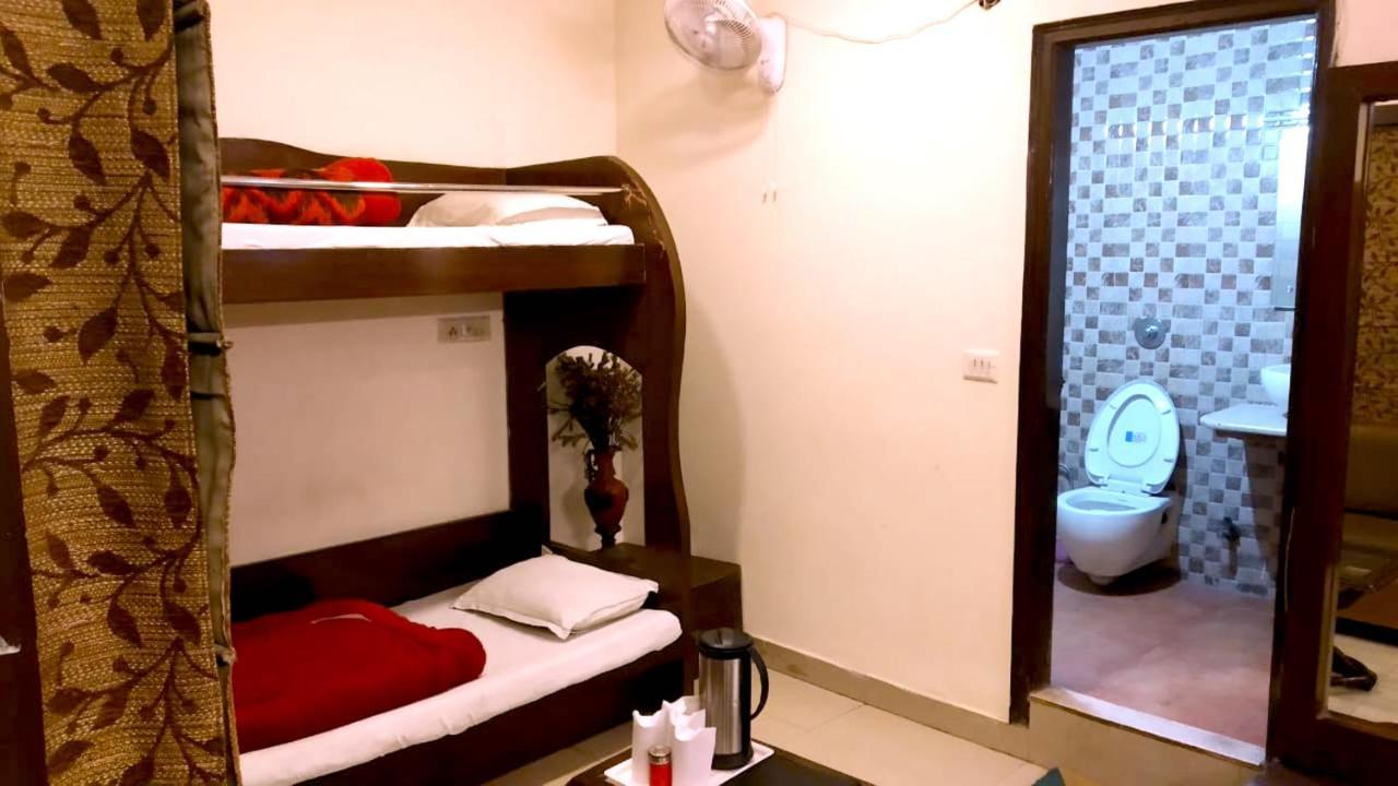 Hotel Milan Deluxe New Delhi