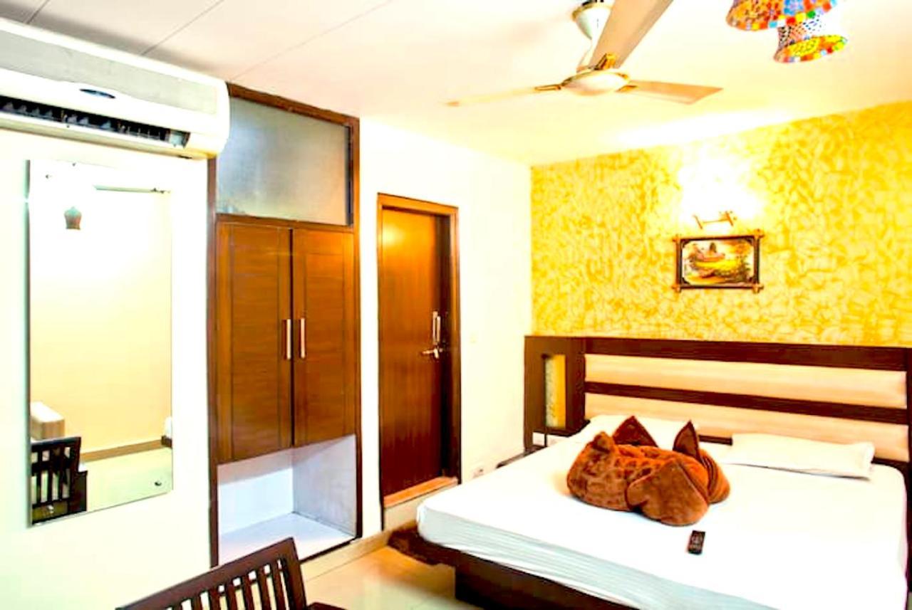 Milan Deluxe Hotel New Delhi