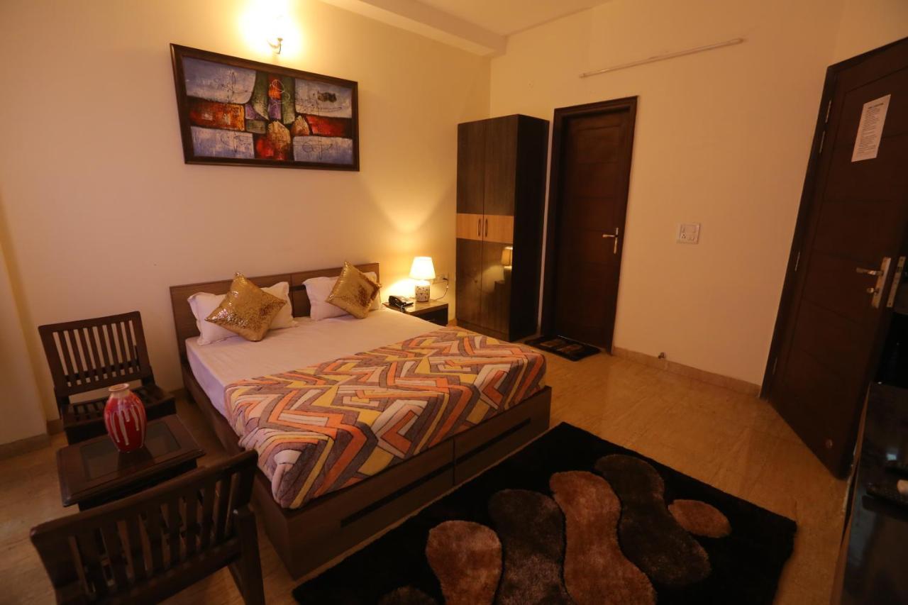 Bed & Breakfast Runway Residency New Delhi