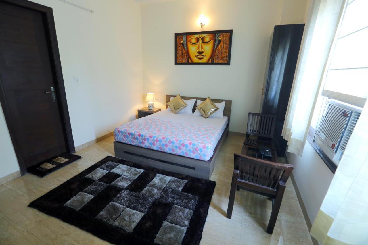 Bed & Breakfast Runway Residency 3*