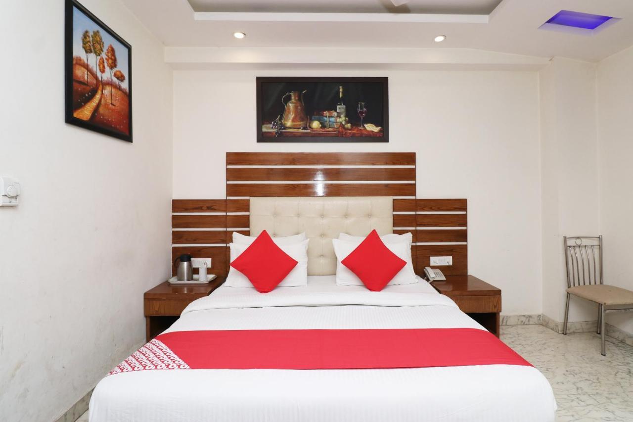 Oyo 29751 Check In 2 3* New Delhi