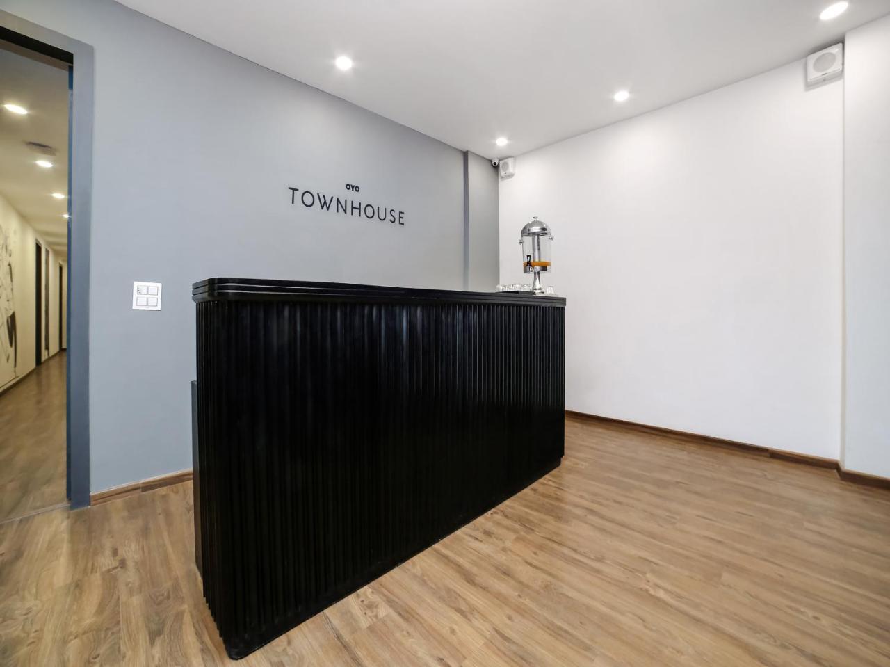 Oyo Townhouse 80 Meera Bagh Delhi (National Capital Territory of India)