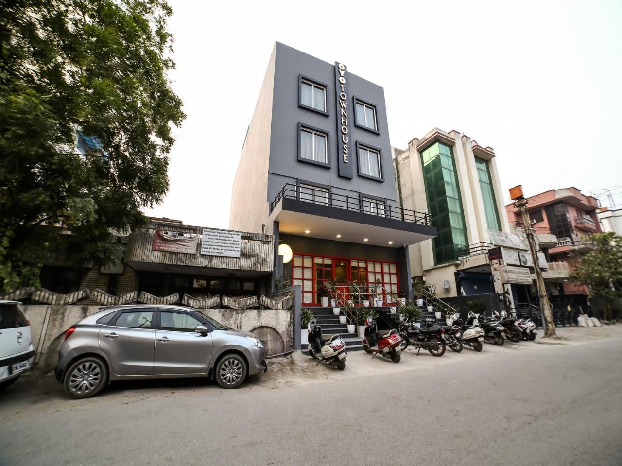 Oyo Townhouse 80 Meera Bagh