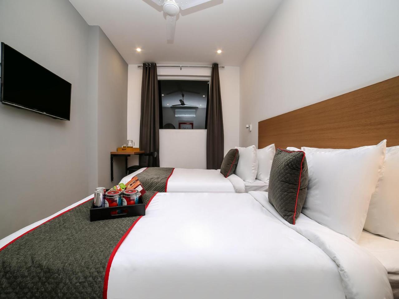 Oyo Townhouse 80 Meera Bagh Hotel 3*