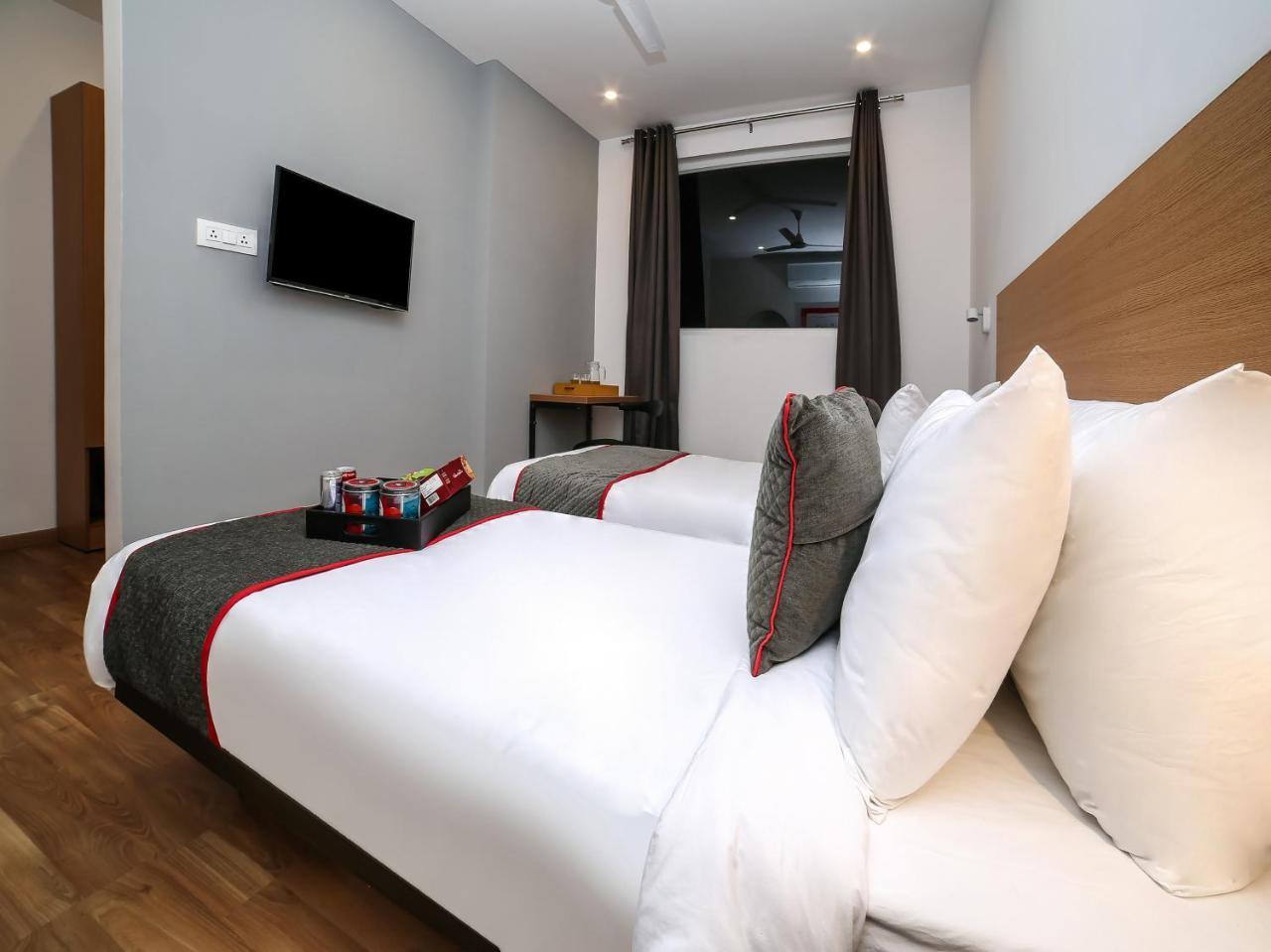 Oyo Townhouse 80 Meera Bagh Hotel