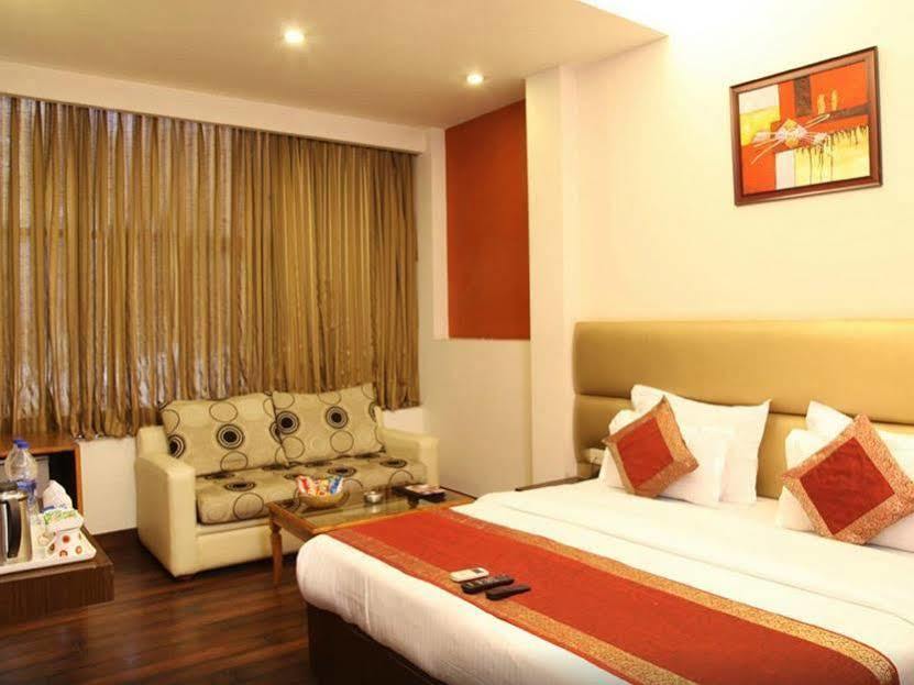 Rupam Hotel 3*