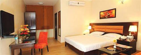 Hotel Clarks Kailash Colony New Delhi