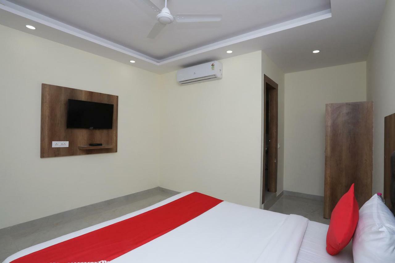 Airport Ivy With Free Airport Transfr Hotel 3*